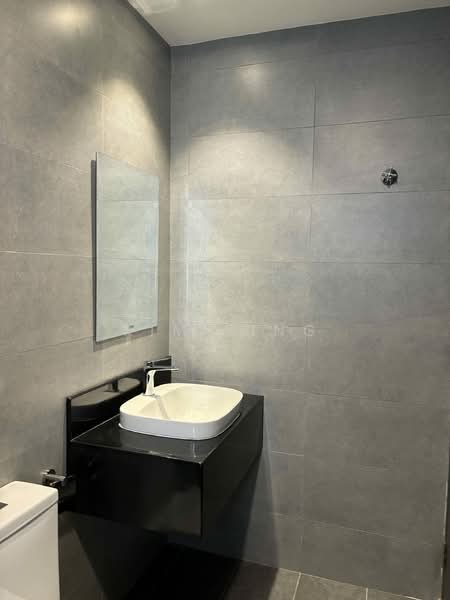 Servis Apartment untuk Disewa di Sunway Velocity TWO - Kim Ling - Master Bathroom - PropertyGuru.com.my