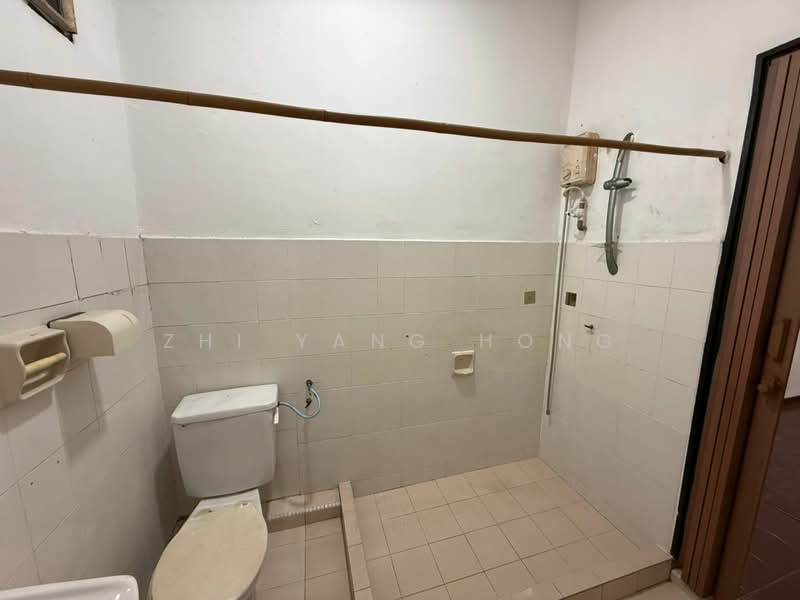 Rumah Teres 1.5 Tingkat untuk Disewa di Taman Skudai Baru (Skudai) - Zhi Yang Hong - Bathroom - PropertyGuru.com.my