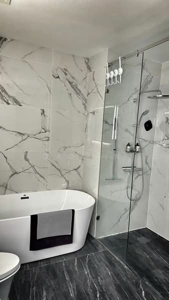 Service Residence for Sale at Core Residence @ TRX - Dacklin Lee - Bathroom - PropertyGuru.com.my