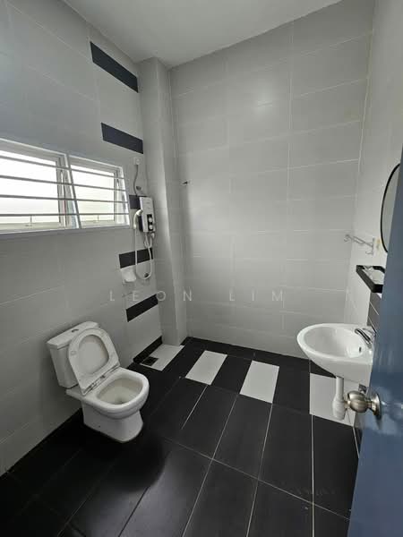 Cluster House for Sale in Taman Nusantara Prima (Gelang Patah) - Leon Lim - Bathroom - PropertyGuru.com.my