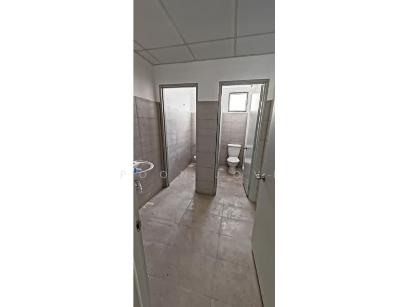 Detached Factory for Rent in Serendah (Selangor) - Poon Jovi - Bathroom - PropertyGuru.com.my