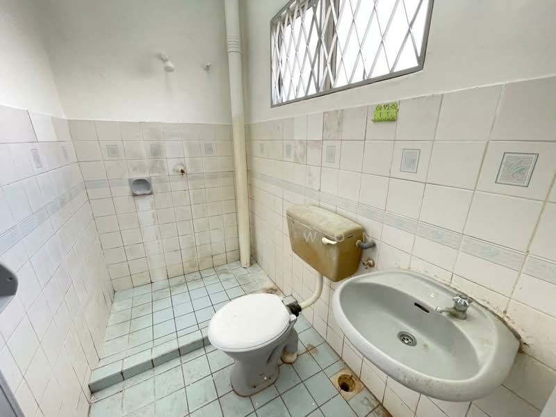 Rumah Teres 2 Tingkat untuk Dijual di Rawang Perdana 1 (Rawang) - Jessie Wong - Bathroom - PropertyGuru.com.my
