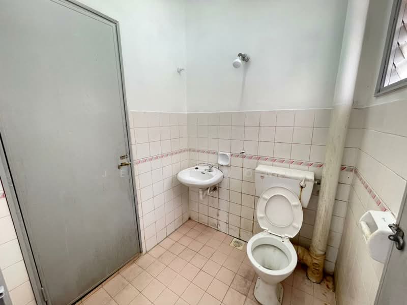 Rumah Teres 2 Tingkat untuk Dijual di Rawang Perdana 1 (Rawang) - Jessie Wong - Bathroom - PropertyGuru.com.my