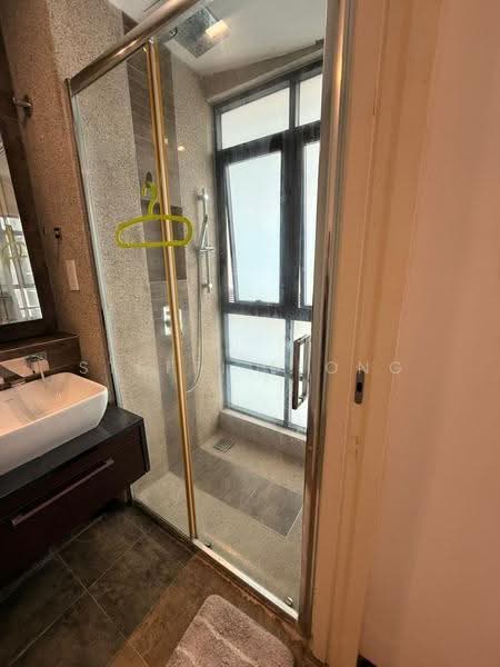 Kediaman Servis untuk Dijual di Isola - Steffi Leong - Bathroom - PropertyGuru.com.my