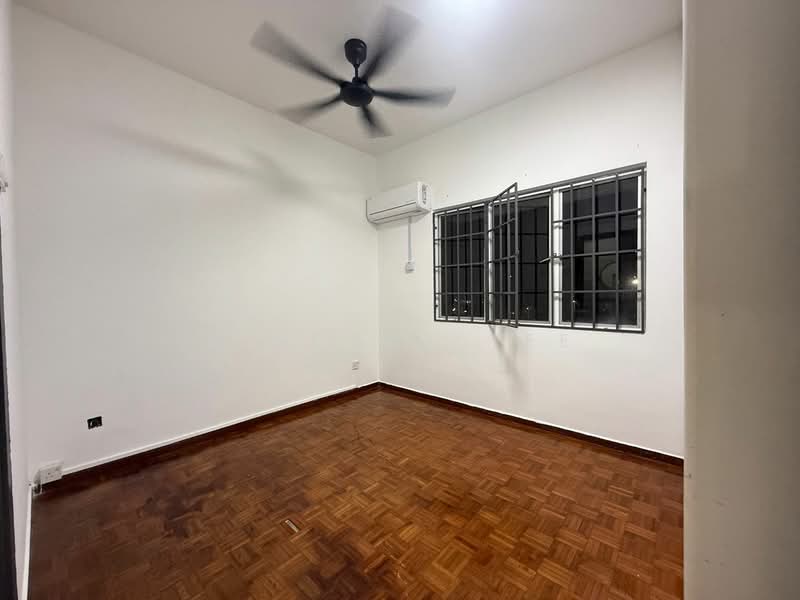 Apartment for Rent at Metro Villa - Vincent Tee - Master room - PropertyGuru.com.my