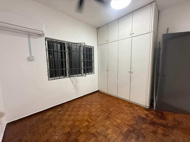 Apartment for Rent at Metro Villa - Vincent Tee - Master room - PropertyGuru.com.my