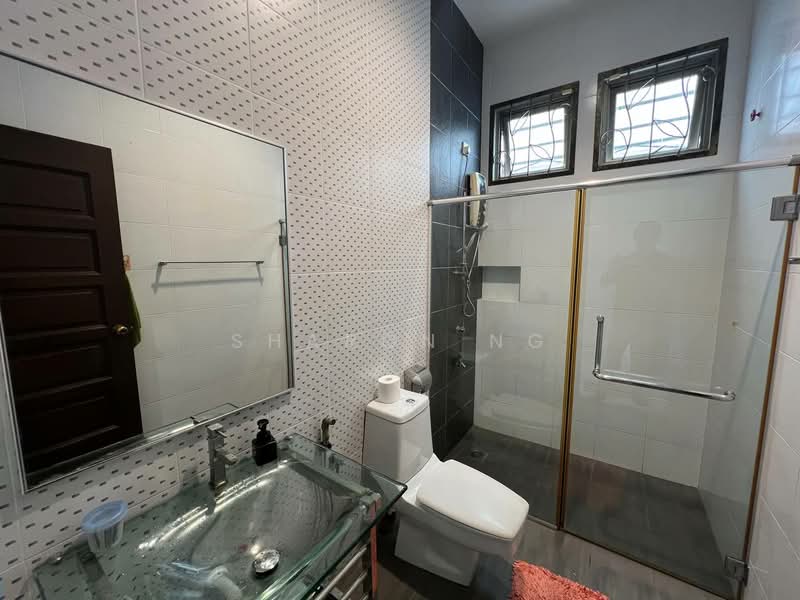 Rumah Banglo untuk Dijual di Taman Permas Indah (Masai) - Sharon Ng - Bathroom - PropertyGuru.com.my