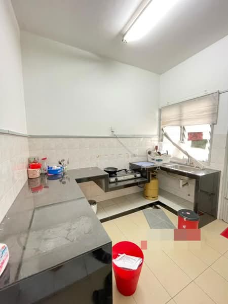 2-storey Terraced House for Rent in Bandar Bukit Tinggi (Klang) - Louis Chan - Kitchen - PropertyGuru.com.my
