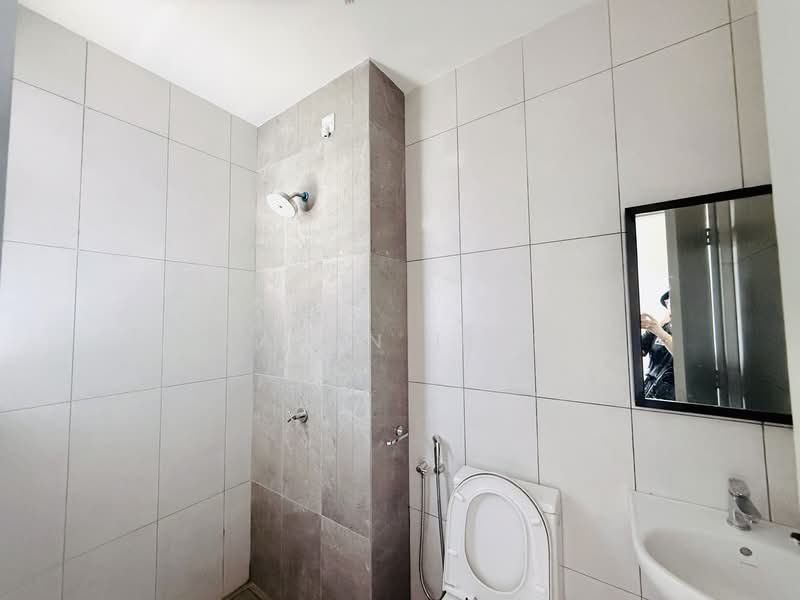 Rumah Berkembar untuk Dijual di Bandar Tun Hussein Onn (Cheras) - Karen Liew - Bathroom - PropertyGuru.com.my