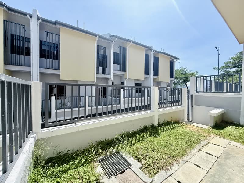 Rumah Berkembar untuk Dijual di Bandar Tun Hussein Onn (Cheras) - Karen Liew - Exterior - PropertyGuru.com.my