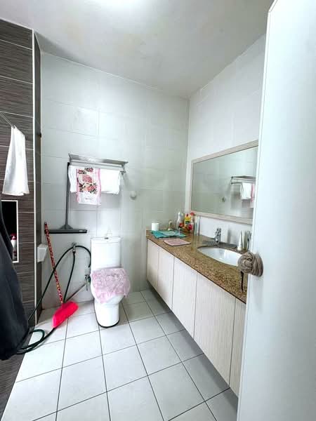 Rumah Teres 2 Tingkat untuk Dijual di Setia Tropika (Johor Bahru) - Karl Lim - Bathroom - PropertyGuru.com.my