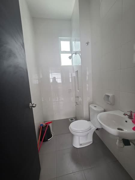 Semi-Detached House for Sale in Johor Bahru (Johor) - Liz Yap - Bathroom - PropertyGuru.com.my