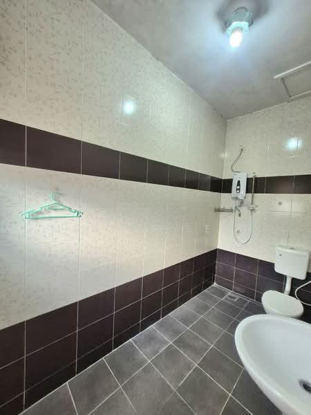 Rumah Teres 2 Tingkat untuk Dijual di Bandar Lahat Baru (Lahat) - Marcus Seng - Bathroom - PropertyGuru.com.my
