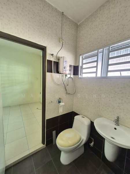 Rumah Teres 2 Tingkat untuk Dijual di Bandar Lahat Baru (Lahat) - Marcus Seng - Bathroom - PropertyGuru.com.my