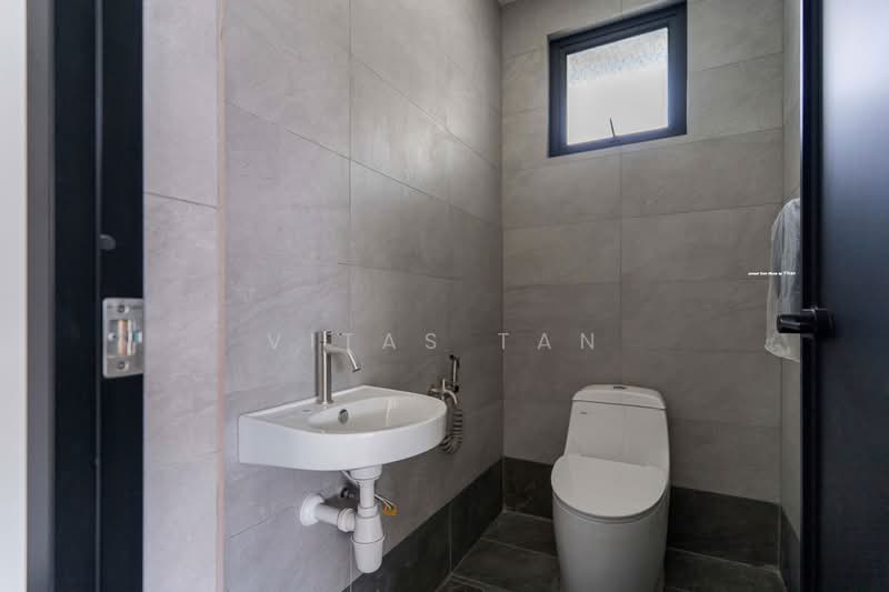 Commercial Semi-D for Rent in Kapar Industrial Park (Kapar) - Vitas Tan - Bathroom - PropertyGuru.com.my