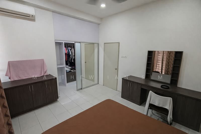 Cluster House for Sale in Bandar Saujana Putra (Tanjong Duabelas) - Matthew Ian Sim - Bedroom - PropertyGuru.com.my
