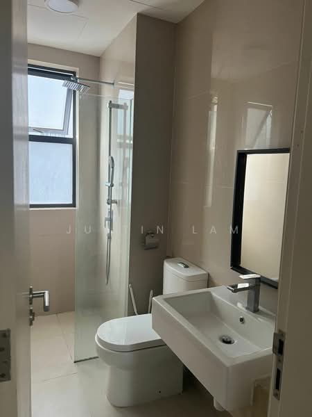Servis Apartment untuk Dijual di South View - Justin Lam - Bathroom - PropertyGuru.com.my