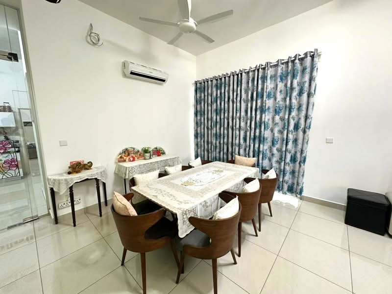Cluster House for Sale in Taman Seri Austin (Tebrau) - Michelle He - Dining Room - PropertyGuru.com.my