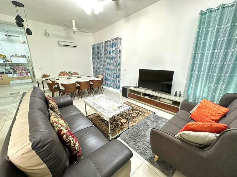 Cluster House for Sale in Taman Seri Austin (Tebrau) - Michelle He - Living Room - PropertyGuru.com.my