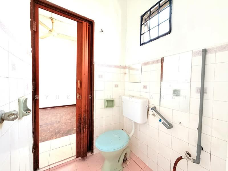 2-storey Terraced House for Sale in Subang Jaya (Selangor) - Syukor Hartanah - Bathroom - PropertyGuru.com.my
