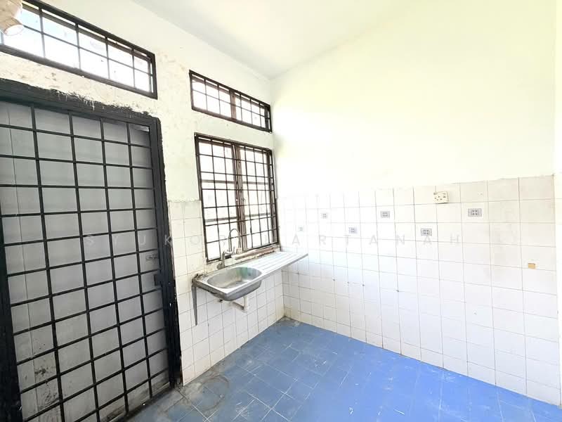 2-storey Terraced House for Sale in Subang Jaya (Selangor) - Syukor Hartanah - Kitchen - PropertyGuru.com.my