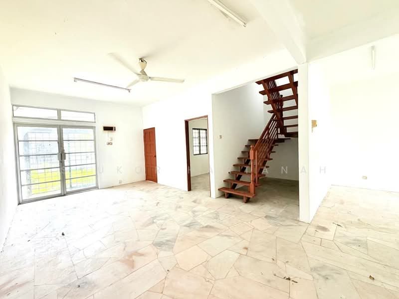 2-storey Terraced House for Sale in Subang Jaya (Selangor) - Syukor Hartanah - Living Room - PropertyGuru.com.my