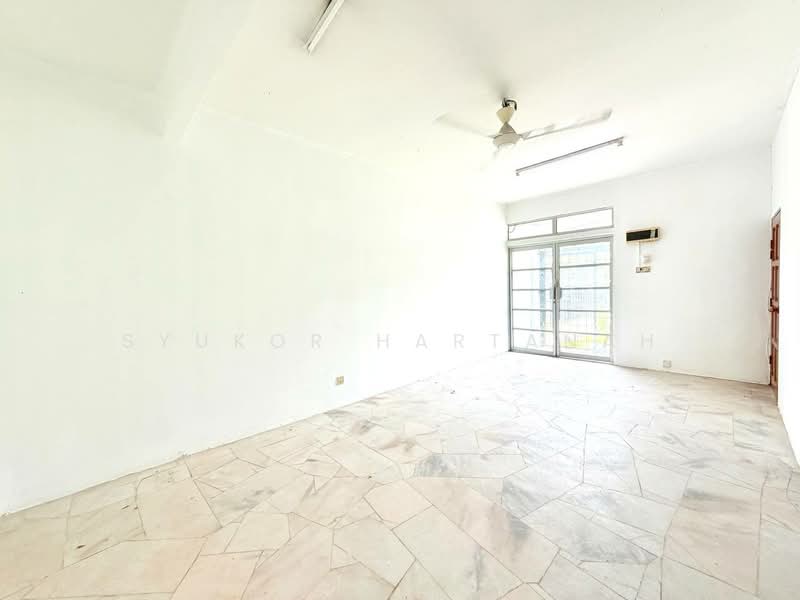 2-storey Terraced House for Sale in Subang Jaya (Selangor) - Syukor Hartanah - Living Room - PropertyGuru.com.my