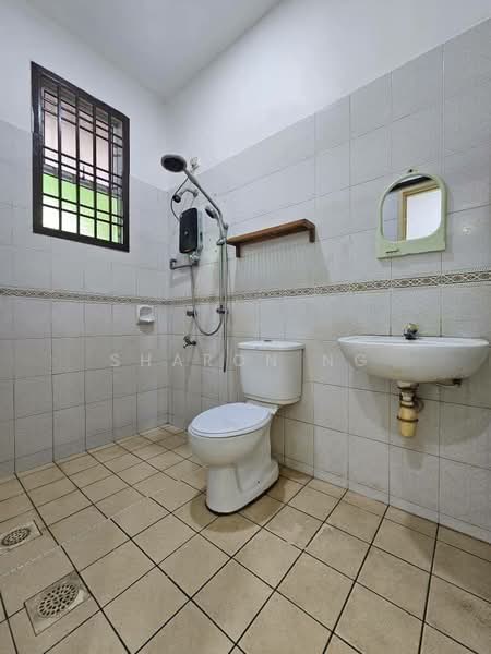 1.5-storey Terraced House for Sale in Taman Impian Emas (Skudai) - Sharon Ng - Bathroom - PropertyGuru.com.my