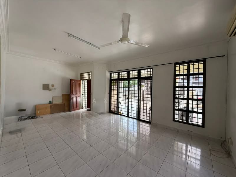 Semi-Detached House for Sale in Taman Perling (Perling) - Max Loh - Living Room - PropertyGuru.com.my