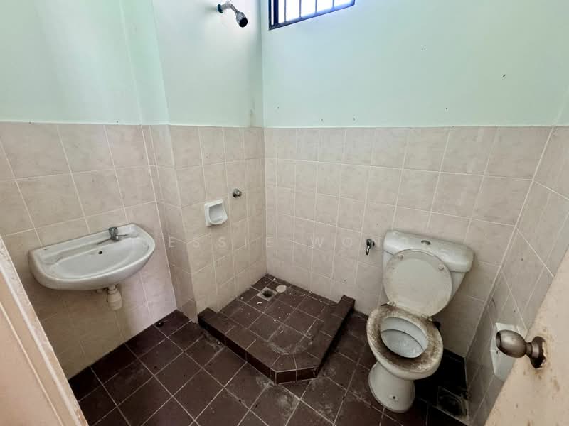 Rumah Teres 2.5 Tingkat untuk Dijual di Bandar Country Homes (Rawang) - Jessie Wong - Bathroom - PropertyGuru.com.my