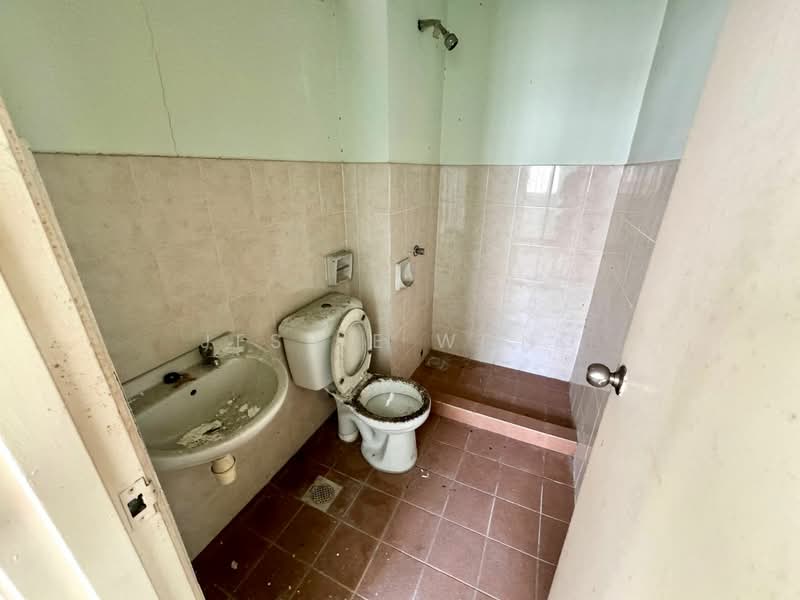 Rumah Teres 2.5 Tingkat untuk Dijual di Bandar Country Homes (Rawang) - Jessie Wong - Bathroom - PropertyGuru.com.my