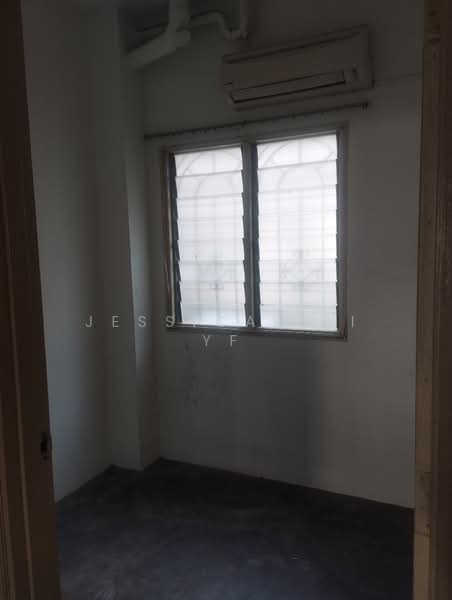 Rumah Teres 2 Tingkat untuk Dijual di Taman Megah (Petaling Jaya) - Jessica Tai YF - Interior bedroom  - PropertyGuru.com.my