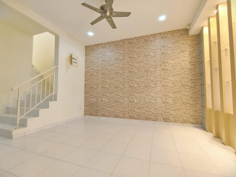Rumah Teres 2 Tingkat untuk Dijual di Setia Tropika (Johor Bahru) - Brown Cheng - Living Room - PropertyGuru.com.my