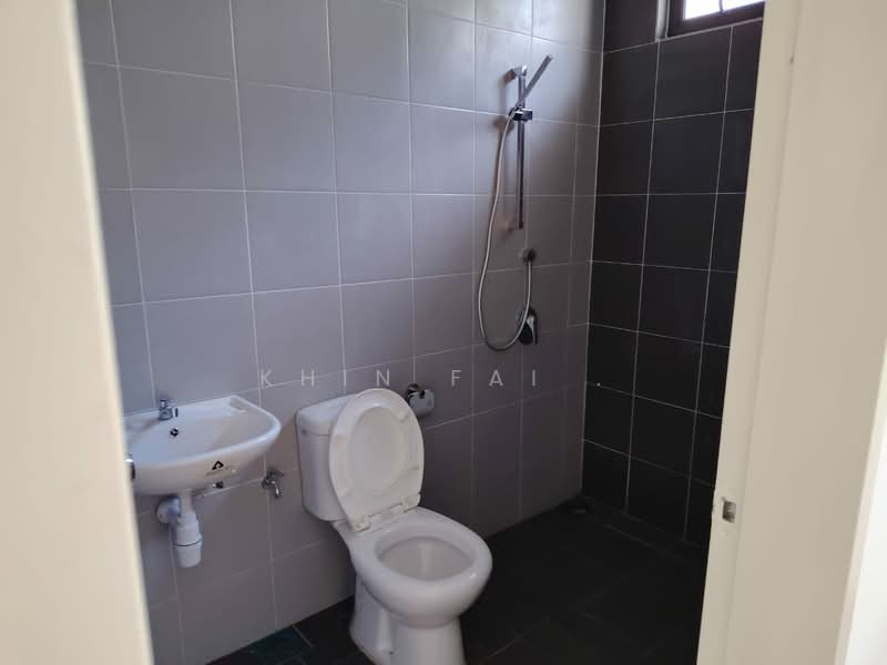 Bungalow for Sale in Taman Belia Antarabangsa (Bukit Katil) - Khin Fai . - Bathroom - PropertyGuru.com.my
