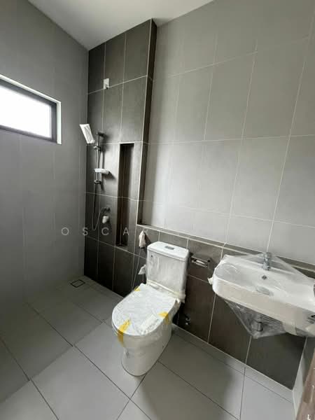 Rumah Teres 2 Tingkat untuk Dijual di Bandar Kinrara Seksyen 8 (Bandar Kinrara) - Oscar Pong - Bathroom - PropertyGuru.com.my