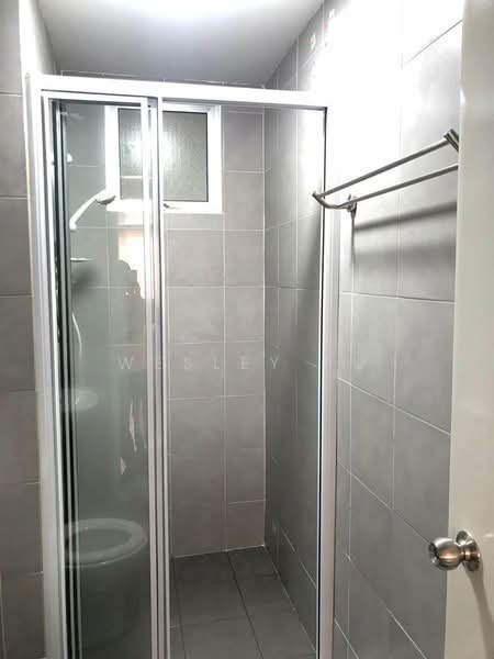 Servis Apartment untuk Disewa di Savanna Executive Suite @ Southville City - Wesley Fu - Bathroom - PropertyGuru.com.my