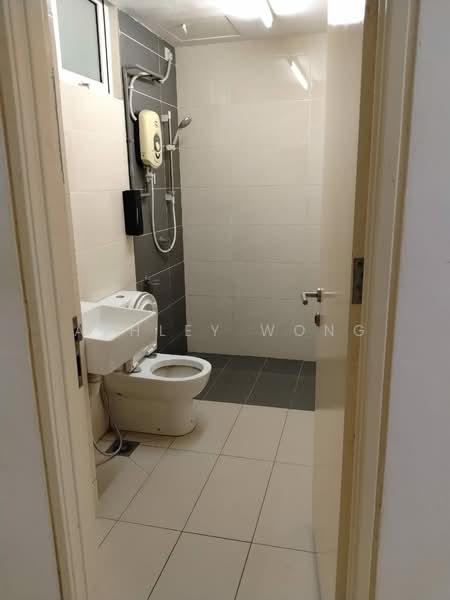 Servis Apartment untuk Disewa di De Centrum Residences - Ashley Wong - Bathroom - PropertyGuru.com.my