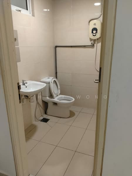 Servis Apartment untuk Disewa di De Centrum Residences - Ashley Wong - Bathroom - PropertyGuru.com.my