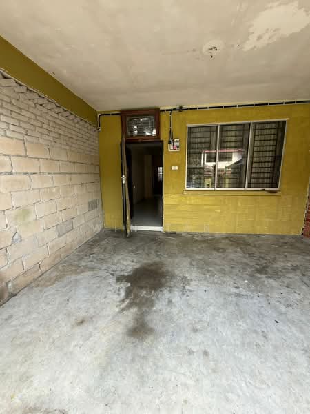 2-storey Terraced House for Sale in Kelapa Sawit (Kulai) - Win Tan - Entrance - PropertyGuru.com.my