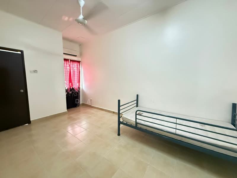 2-storey Terraced House for Sale in Sungai Buloh (Selangor) - Dave Tan - Bedroom - PropertyGuru.com.my