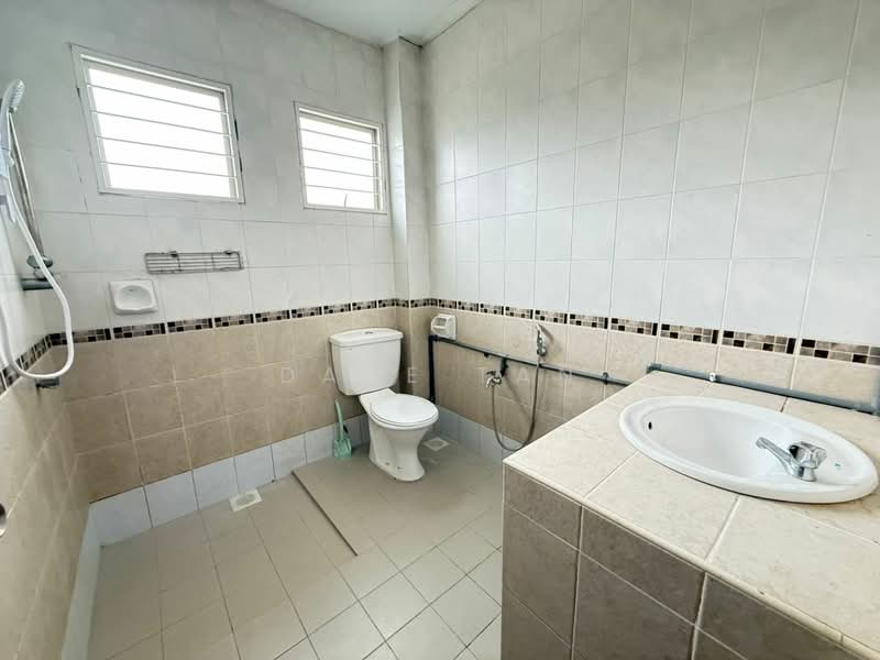 2-storey Terraced House for Sale in Sungai Buloh (Selangor) - Dave Tan - Bathroom - PropertyGuru.com.my