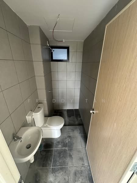Kondominium untuk Dijual di TreeO - Freddy Tan - Bathroom - PropertyGuru.com.my