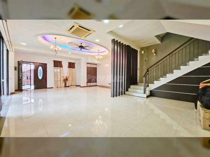 Rumah Teres 3 Tingkat untuk Dijual di Kuala Lumpur (Kuala Lumpur) - Reena Sarif - Entrance - PropertyGuru.com.my