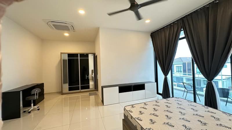 Cluster House for Rent in Austin Crest (Johor Bahru) - Heng . - Bedroom - PropertyGuru.com.my