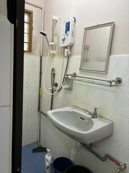 Pangsapuri untuk Dijual di Kota Laksamana Utama - Jordan Lee - Bathroom - PropertyGuru.com.my