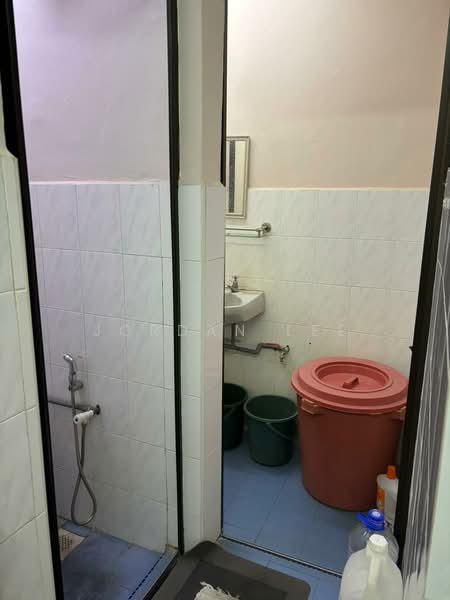 Pangsapuri untuk Dijual di Kota Laksamana Utama - Jordan Lee - Bathroom - PropertyGuru.com.my