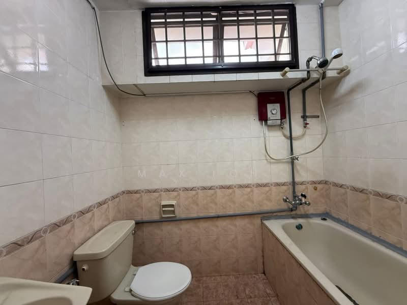 Semi-Detached House for Rent in Taman Perling (Perling) - Max Loh - Bathroom - PropertyGuru.com.my