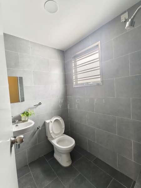 Rumah Teres 2 Tingkat untuk Disewa di Senibong (Permas Jaya) - Chew Chee Yee - Bathroom - PropertyGuru.com.my