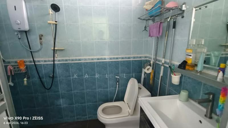 Rumah Teres 2 Tingkat untuk Dijual di Taman Molek (Johor Bahru) - Karl Lim - Bathroom - PropertyGuru.com.my