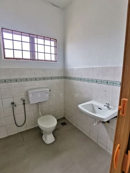 Rumah Teres 2 Tingkat untuk Disewa di Taman Sentosa (Klang) - Tabris Wong - Bathroom - PropertyGuru.com.my
